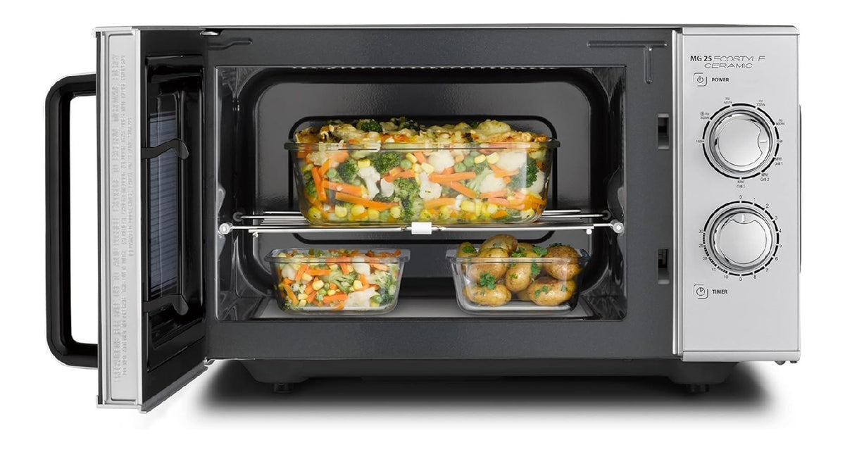 Forno a microonde con grill per una colazione abbondante e sana